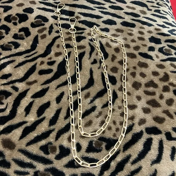 Plush heart-shaped purse with detachable chain - Picture 3 of 4